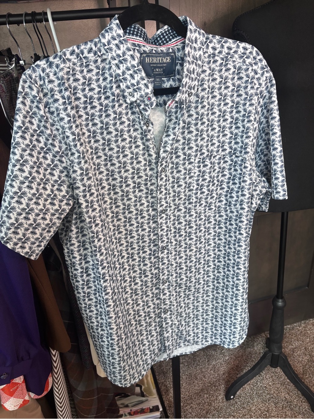 Heritage Men’s Short-Sleeve Button-Down Shirt in Navy and White Leaf Print